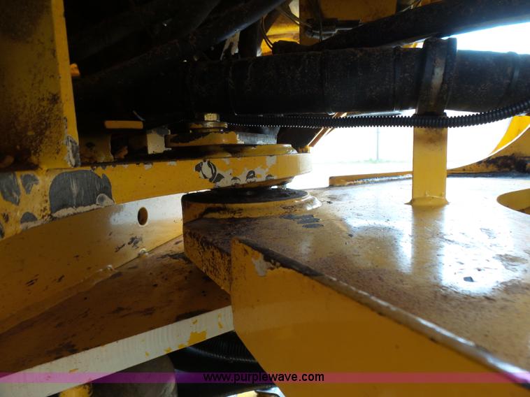 image for item L2000 New Holland 130TC wheel loader