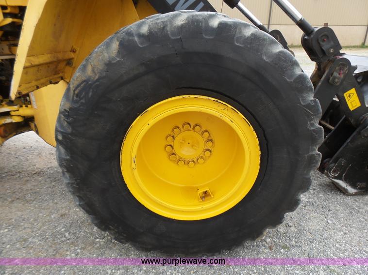 image for item L2000 New Holland 130TC wheel loader