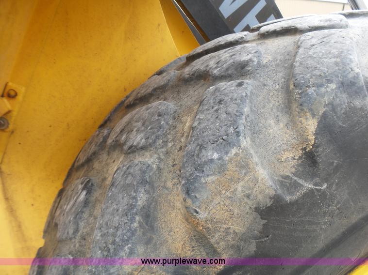 image for item L2000 New Holland 130TC wheel loader