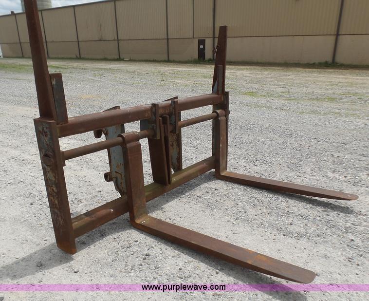 image for item L2000 New Holland 130TC wheel loader