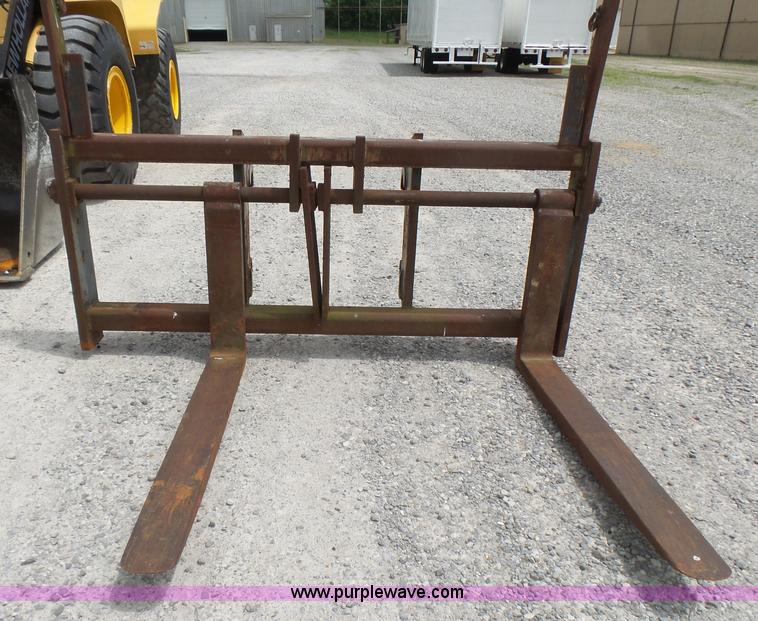 image for item L2000 New Holland 130TC wheel loader