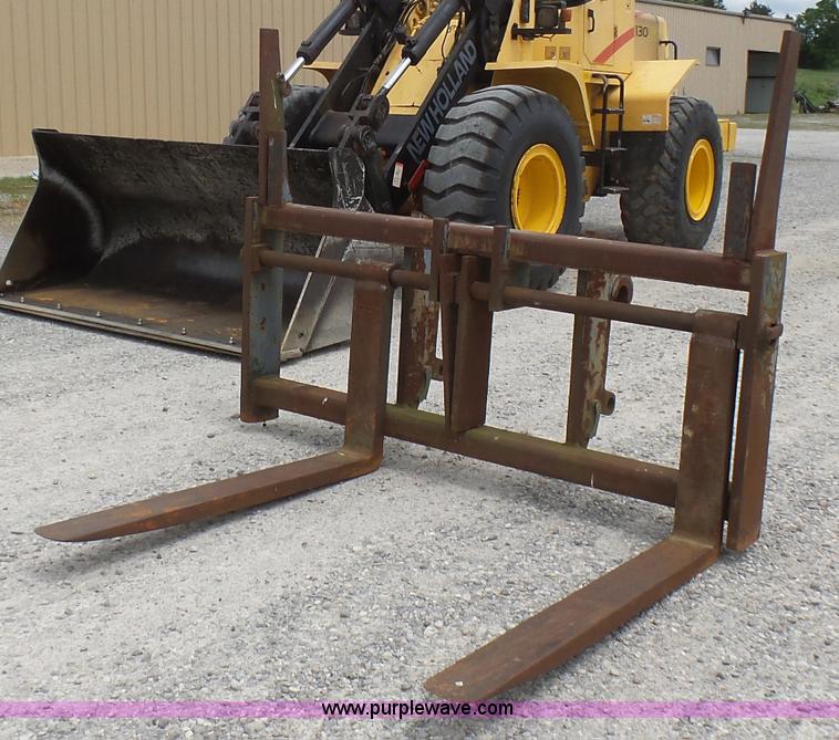 image for item L2000 New Holland 130TC wheel loader