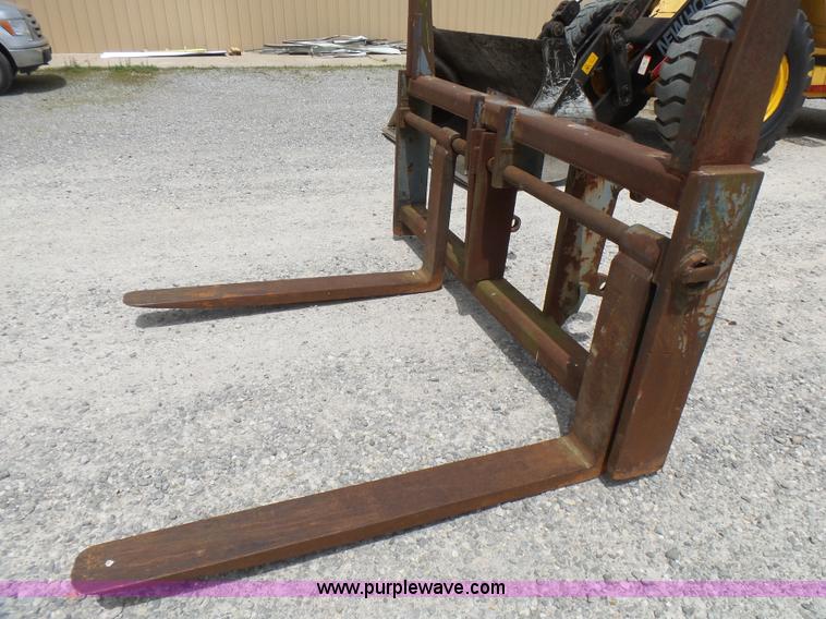 image for item L2000 New Holland 130TC wheel loader