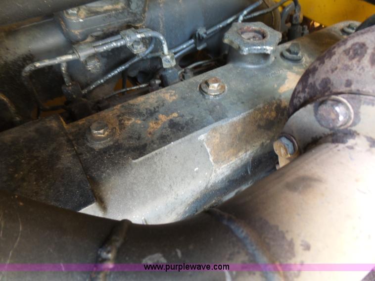 image for item L2000 New Holland 130TC wheel loader