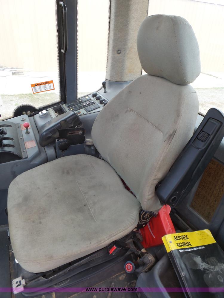 image for item L2000 New Holland 130TC wheel loader