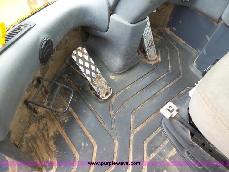 image for item L2000 New Holland 130TC wheel loader