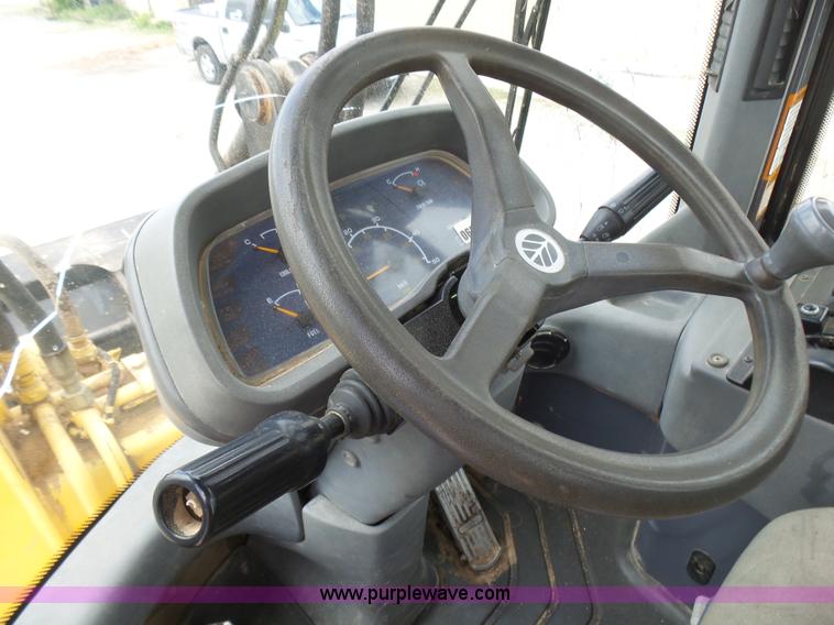 image for item L2000 New Holland 130TC wheel loader