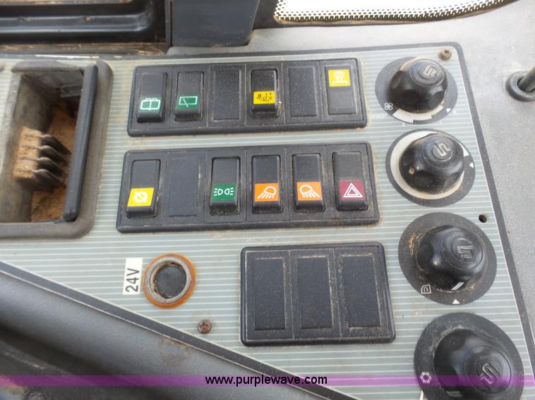 image for item L2000 New Holland 130TC wheel loader