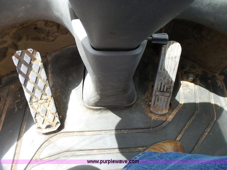 image for item L2000 New Holland 130TC wheel loader