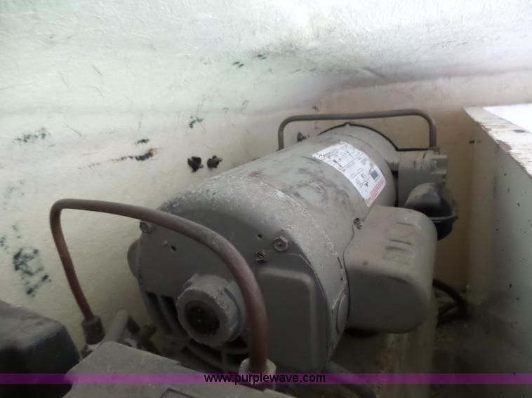 image for item L2001 2000 Ford F350 Super Duty service truck