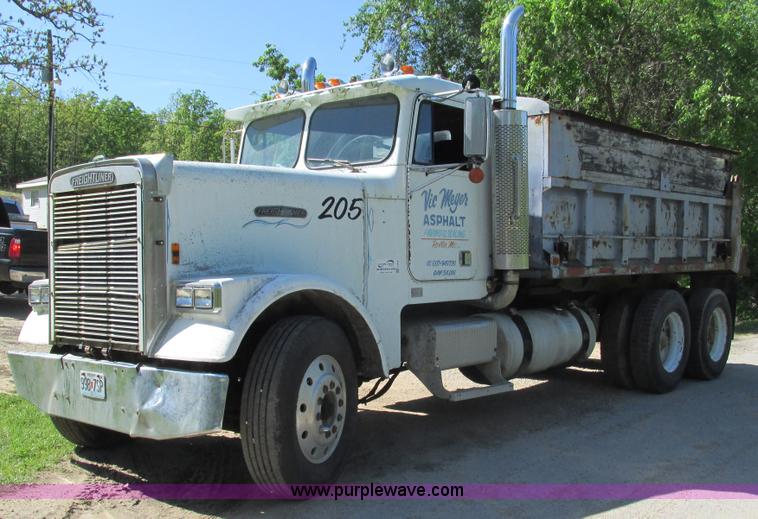 image for item L2005 1987 Freightliner FLC-64T dump truck