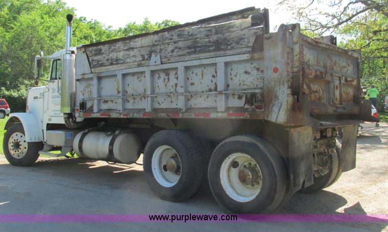 image for item L2005 1987 Freightliner FLC-64T dump truck