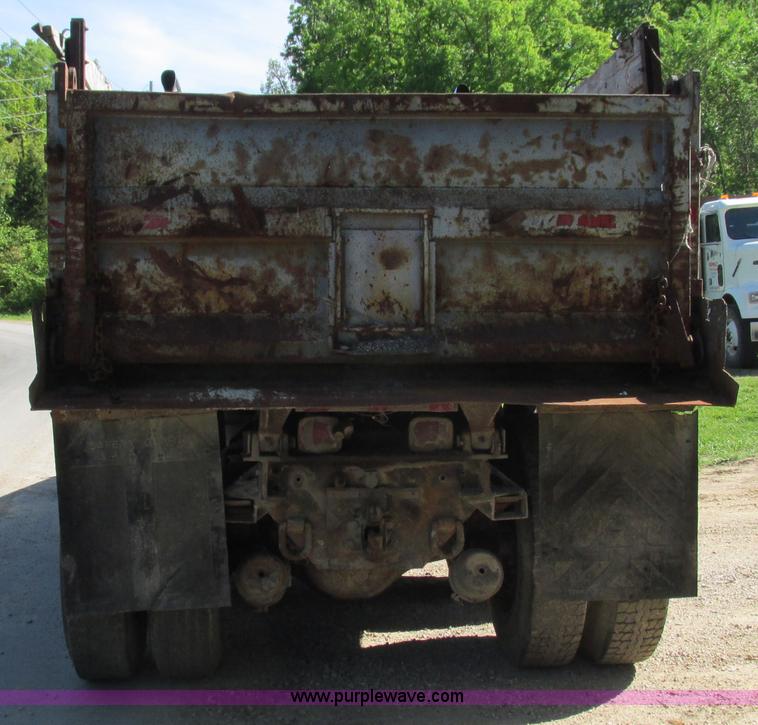 image for item L2005 1987 Freightliner FLC-64T dump truck