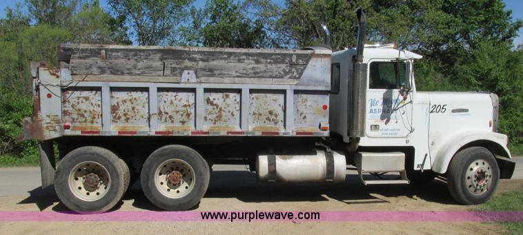 image for item L2005 1987 Freightliner FLC-64T dump truck