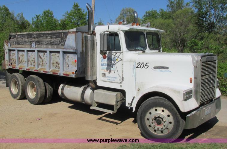 image for item L2005 1987 Freightliner FLC-64T dump truck