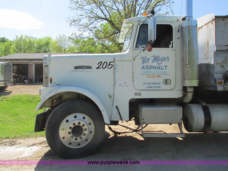 image for item L2005 1987 Freightliner FLC-64T dump truck