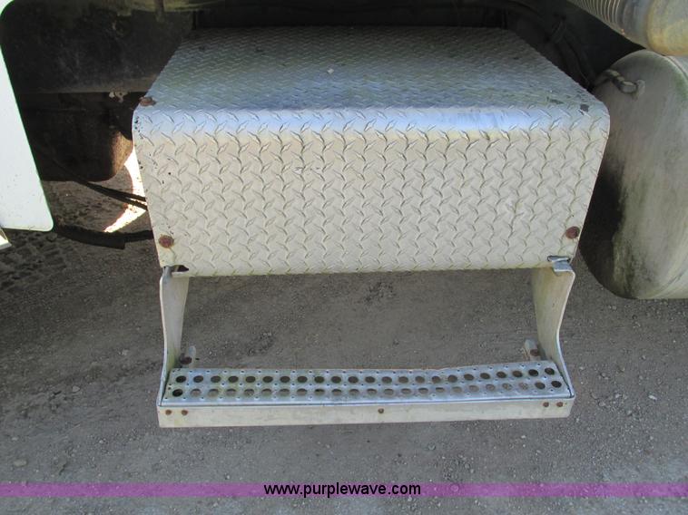 image for item L2005 1987 Freightliner FLC-64T dump truck