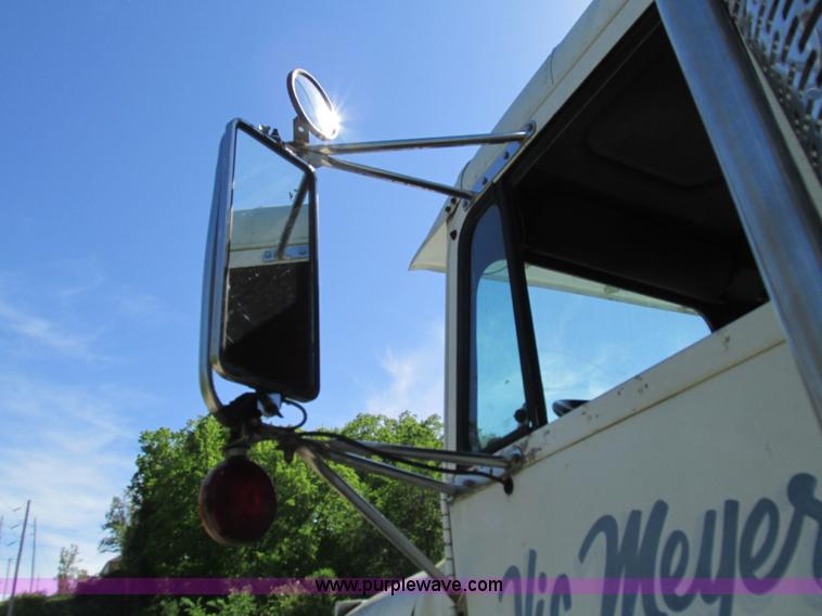 image for item L2005 1987 Freightliner FLC-64T dump truck