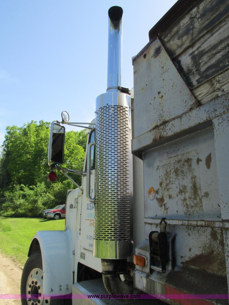 image for item L2005 1987 Freightliner FLC-64T dump truck