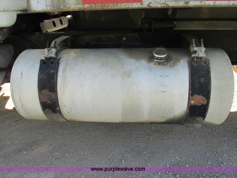 image for item L2005 1987 Freightliner FLC-64T dump truck