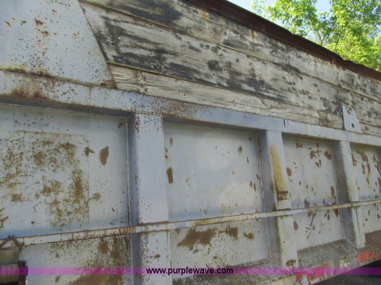 image for item L2005 1987 Freightliner FLC-64T dump truck