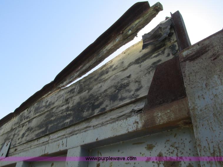 image for item L2005 1987 Freightliner FLC-64T dump truck