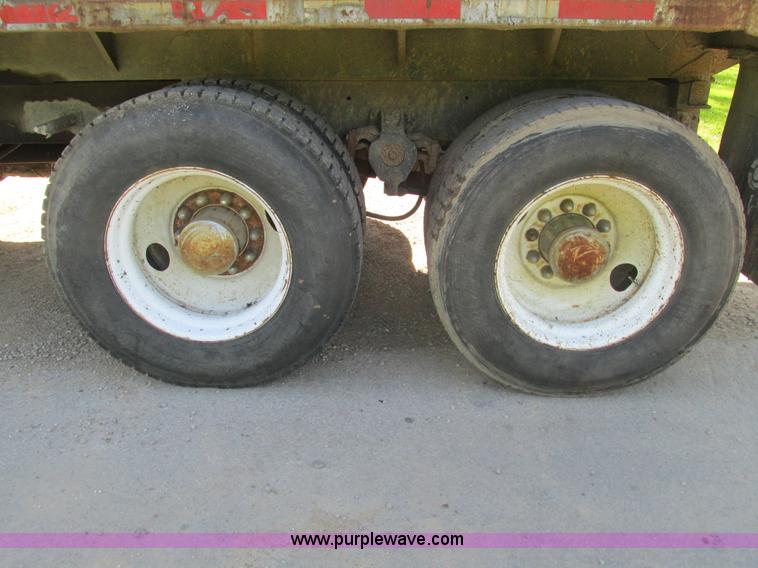 image for item L2005 1987 Freightliner FLC-64T dump truck