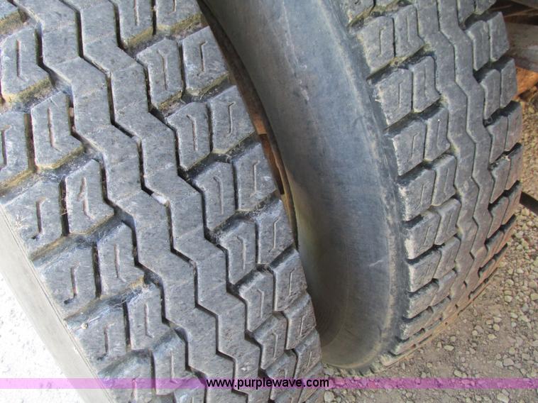 image for item L2005 1987 Freightliner FLC-64T dump truck