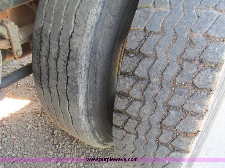 image for item L2005 1987 Freightliner FLC-64T dump truck