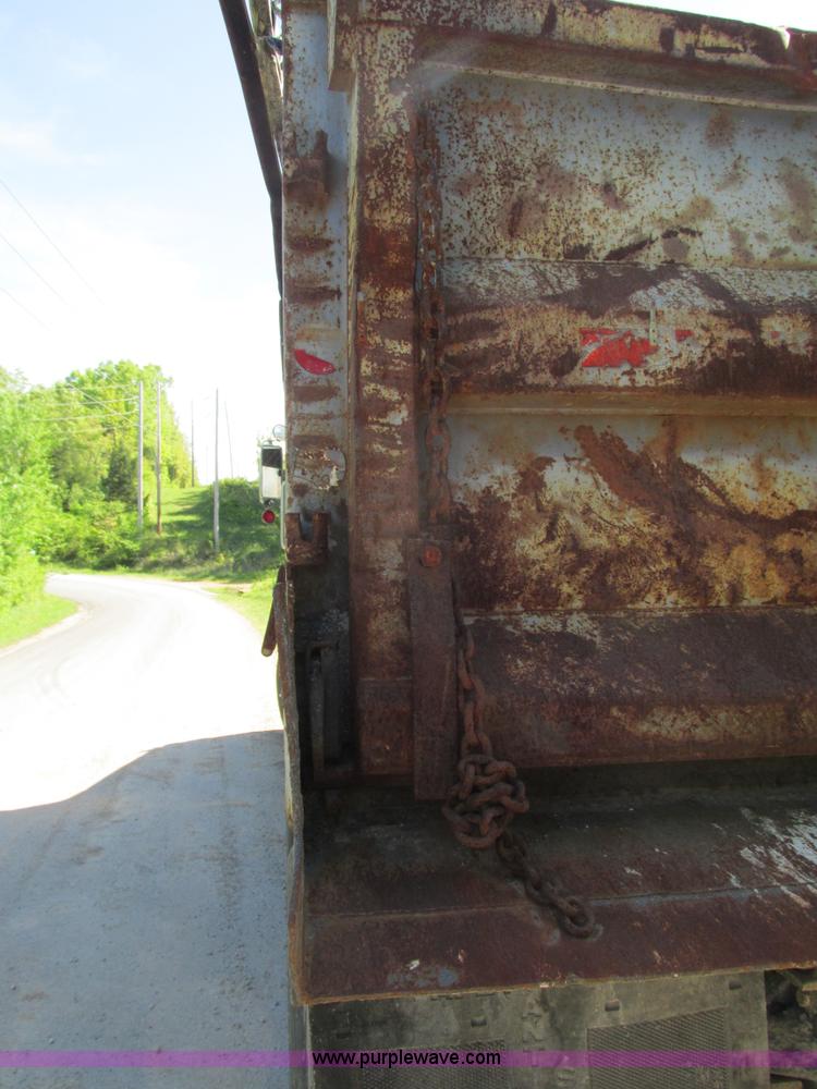 image for item L2005 1987 Freightliner FLC-64T dump truck