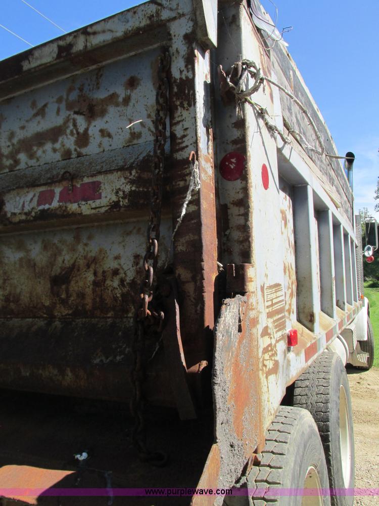 image for item L2005 1987 Freightliner FLC-64T dump truck