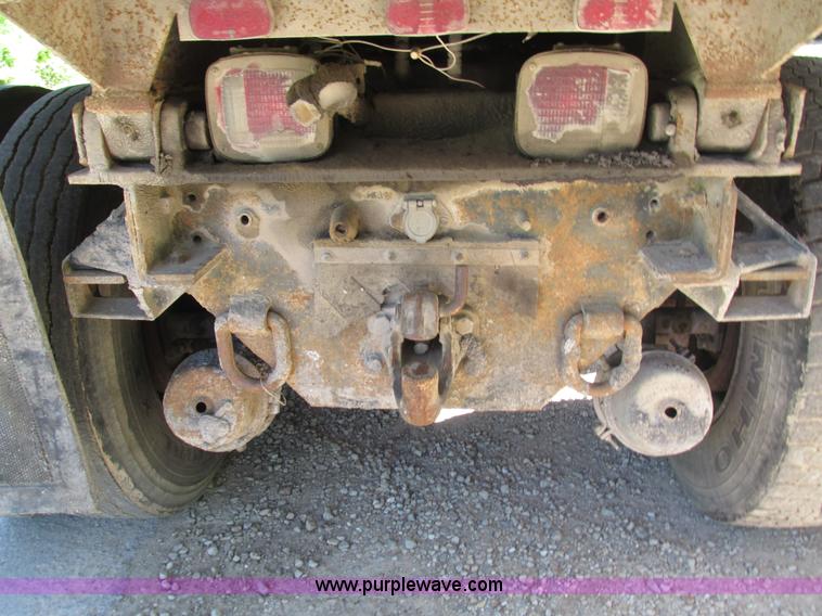 image for item L2005 1987 Freightliner FLC-64T dump truck