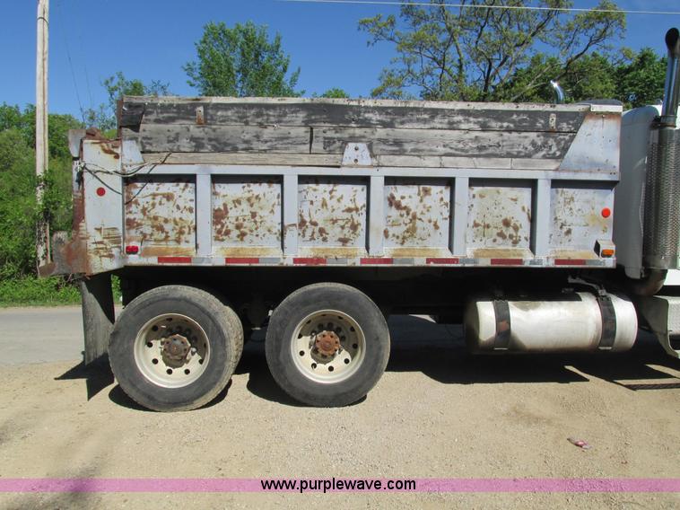 image for item L2005 1987 Freightliner FLC-64T dump truck