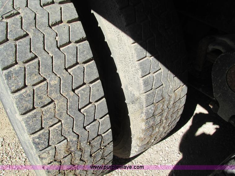 image for item L2005 1987 Freightliner FLC-64T dump truck