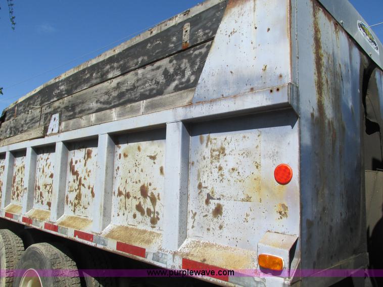 image for item L2005 1987 Freightliner FLC-64T dump truck