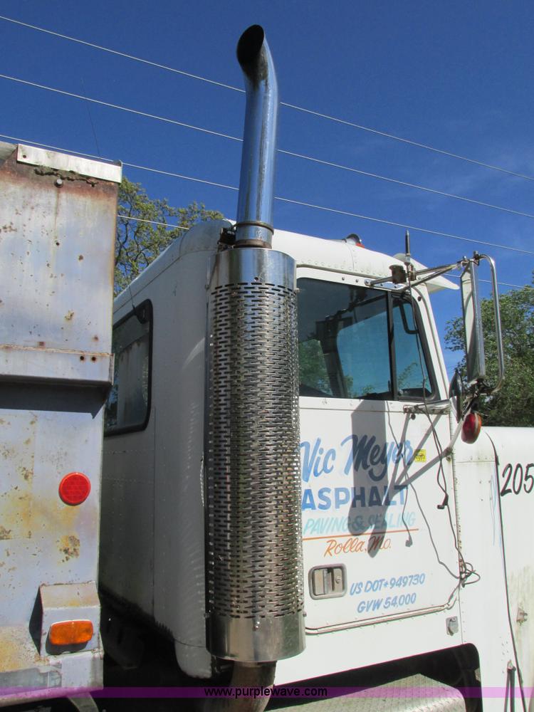 image for item L2005 1987 Freightliner FLC-64T dump truck