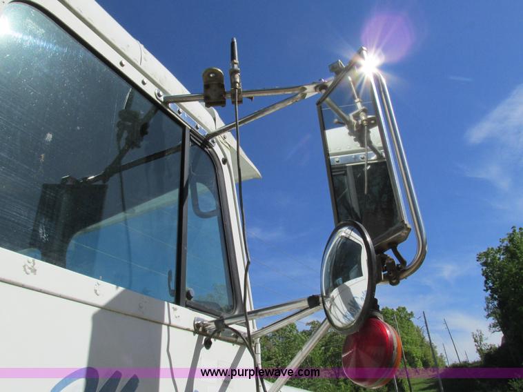 image for item L2005 1987 Freightliner FLC-64T dump truck