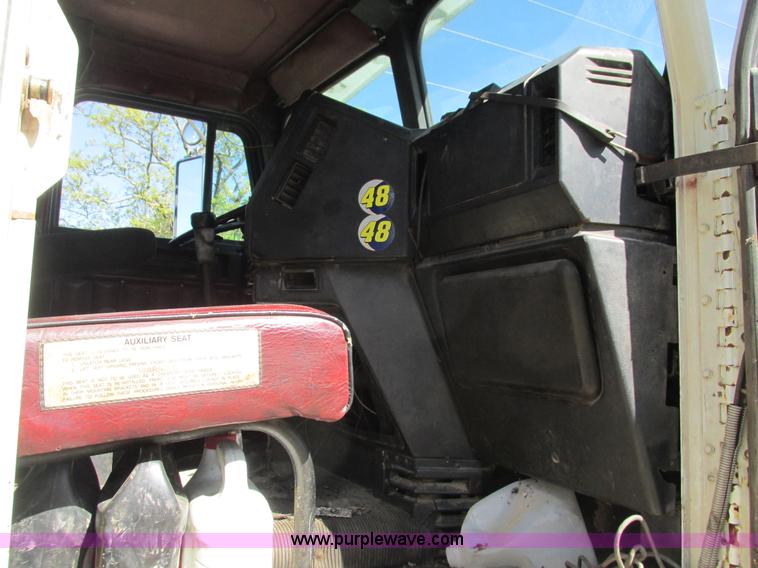 image for item L2005 1987 Freightliner FLC-64T dump truck