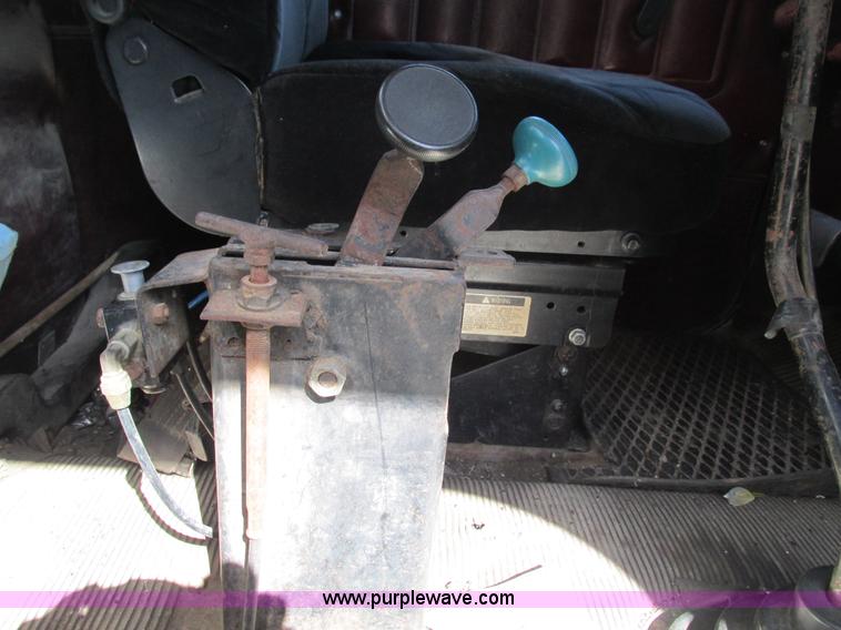 image for item L2005 1987 Freightliner FLC-64T dump truck