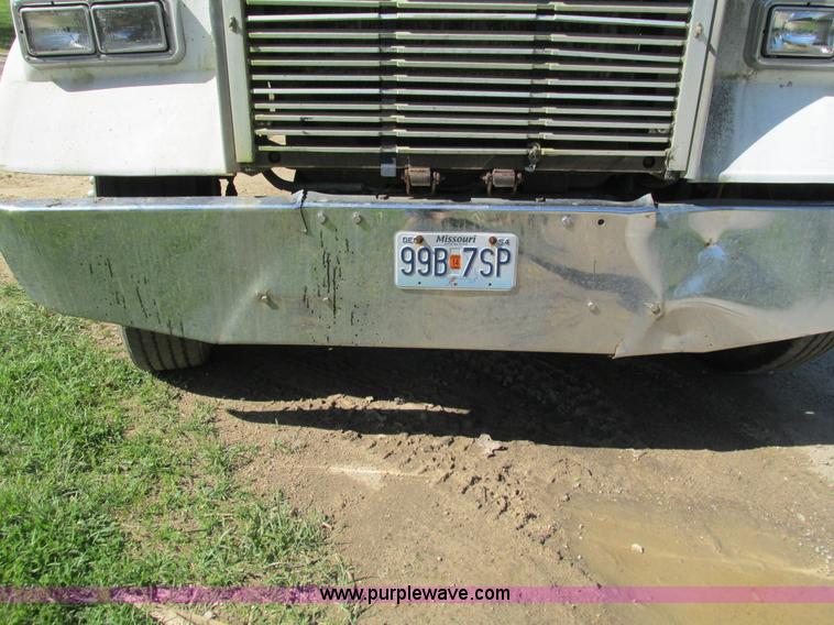 image for item L2005 1987 Freightliner FLC-64T dump truck