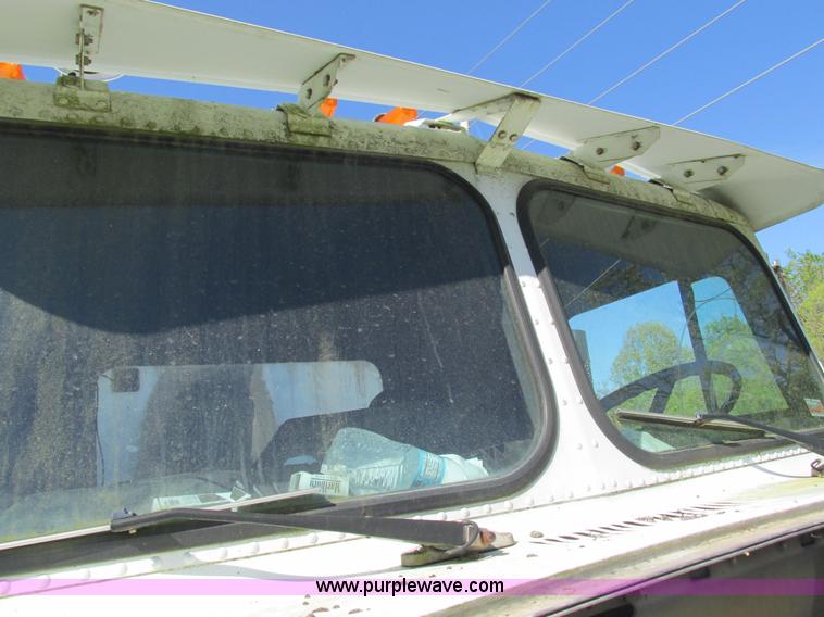 image for item L2005 1987 Freightliner FLC-64T dump truck