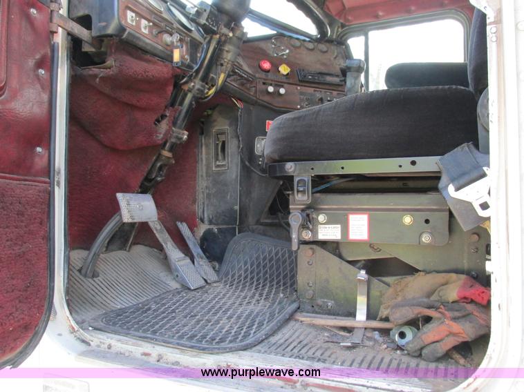 image for item L2005 1987 Freightliner FLC-64T dump truck