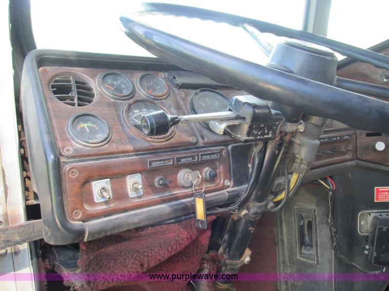 image for item L2005 1987 Freightliner FLC-64T dump truck