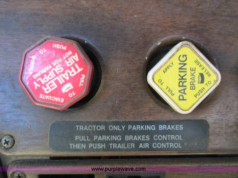 image for item L2005 1987 Freightliner FLC-64T dump truck