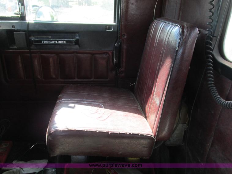 image for item L2005 1987 Freightliner FLC-64T dump truck