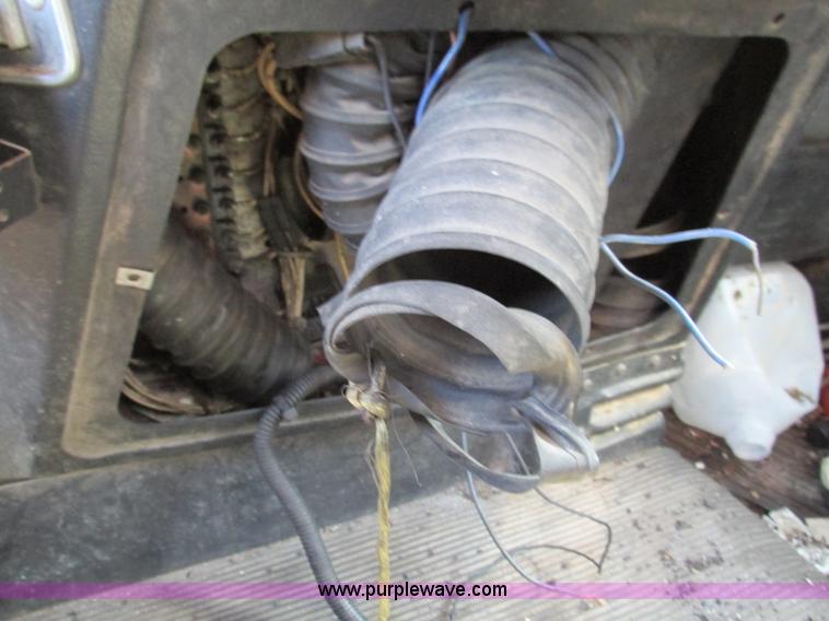 image for item L2005 1987 Freightliner FLC-64T dump truck