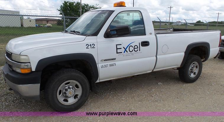 image for item L2008 2001 Chevrolet Silverado 2500HD pickup truck