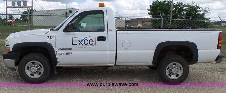 image for item L2008 2001 Chevrolet Silverado 2500HD pickup truck