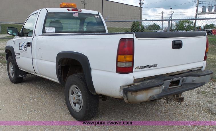 image for item L2008 2001 Chevrolet Silverado 2500HD pickup truck