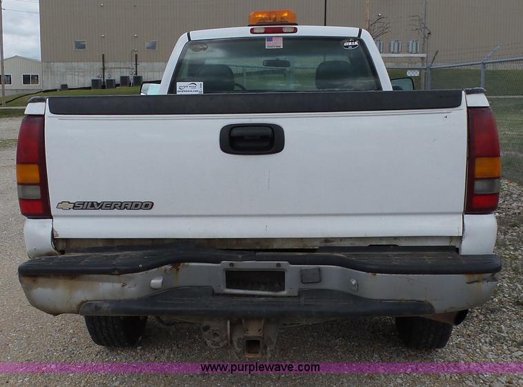 image for item L2008 2001 Chevrolet Silverado 2500HD pickup truck